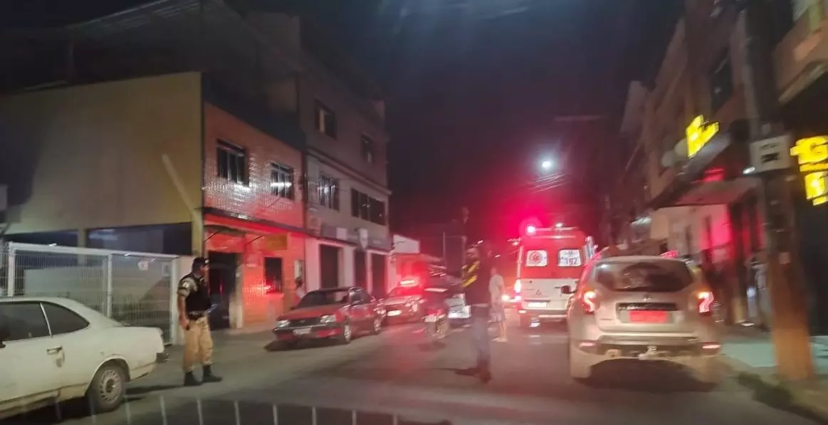 Idosa é atropelada na Rua Dr. Guilherme de Castro e levada para HPS em Juiz de Fora